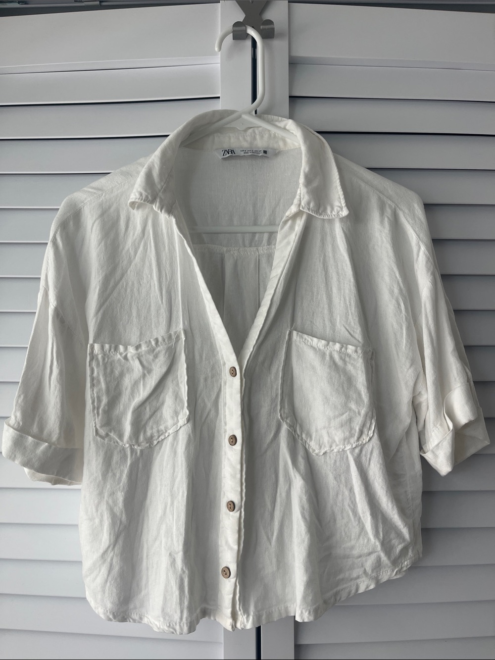 Zara White Short-Sleeve Button-Down Shirt with Chest Pockets